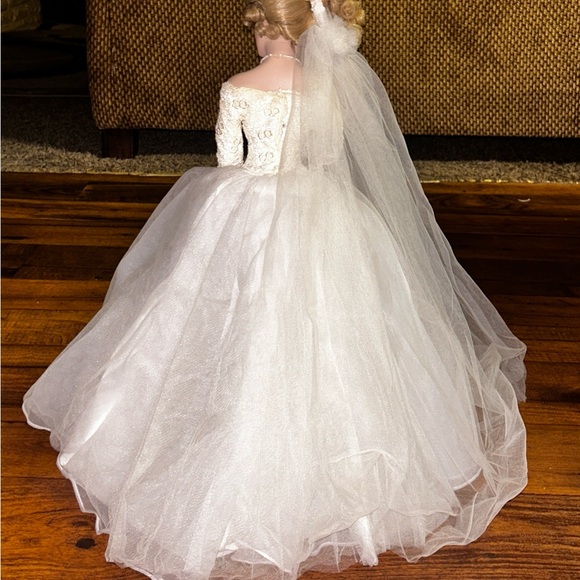 porcelain doll in wedding dress cute ashton drake Collectible Porcelain Ashton Drake Wedding Doll